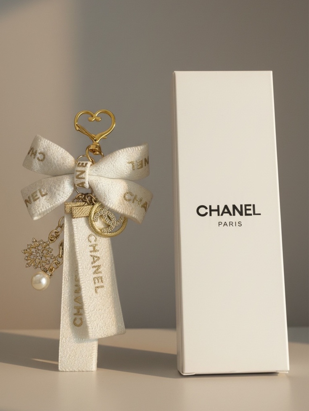 CHANEL White and Gold Bow Key & Card Holder Charm - Picture 2 of 13